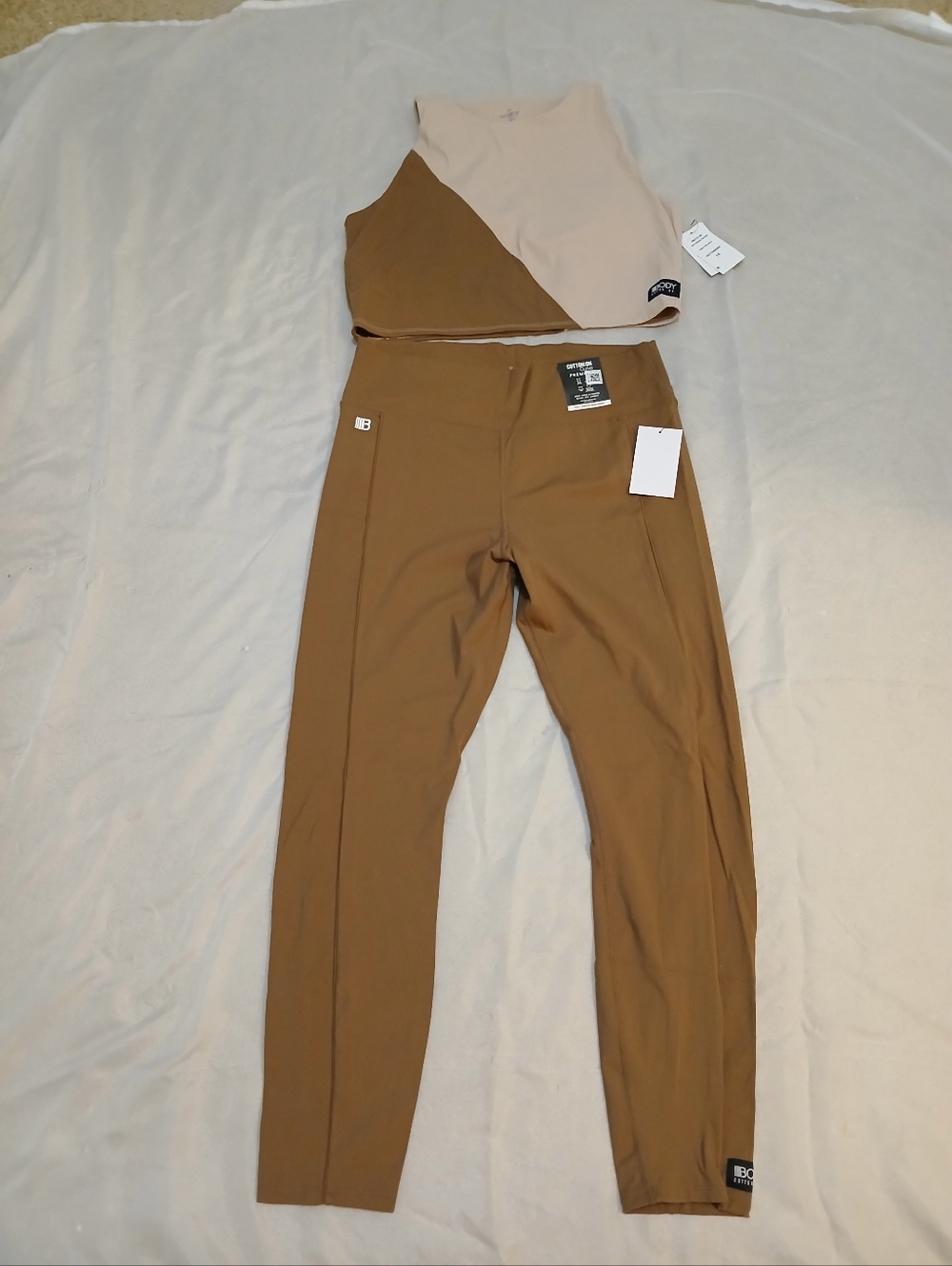 Colorblock Crop Tank & High-Waist Leggings Set in Brown/Pale Pink Color.